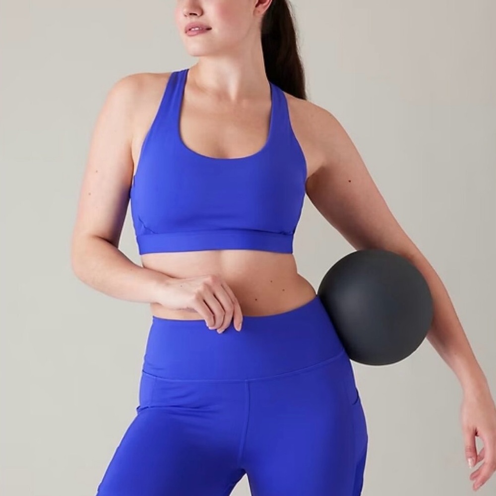 Athleta Ultimate Ease Sports Bra size M